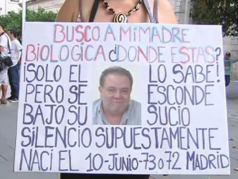 Manifestación para pedir que no se archiven los casos de bebés robados