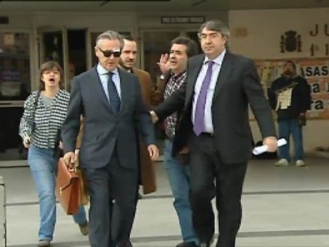 Con las tarjetas opacas se pagaron safaris, vinos y mobiliario