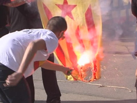 Unos 200 ultras se manifiestan en Montjuïc en defensa de la unidad de España