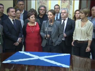 Los nacionalistas exhiben la bandera escocesa en el Congreso
