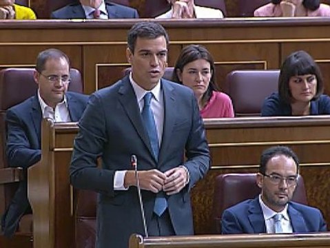 Pedro Sánchez pide a Rajoy que quite la mano del cuello a la clase media y trabajadora