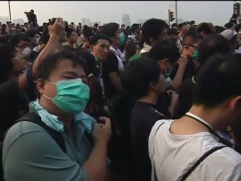 El líder de Hong Kong rechaza dimitir pero ofrece diálogo