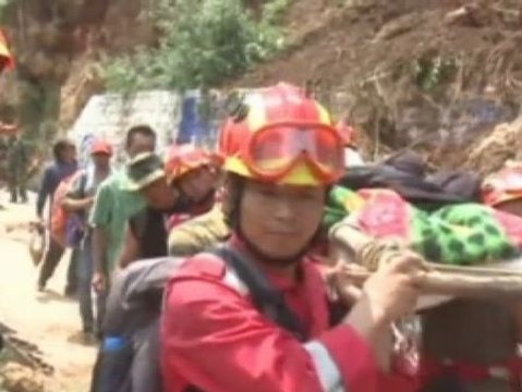 Continúan los rescates en China 72 horas después del terremoto
