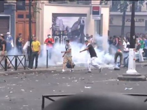 Gases lacrimógenos y proyectiles en las calles de París
