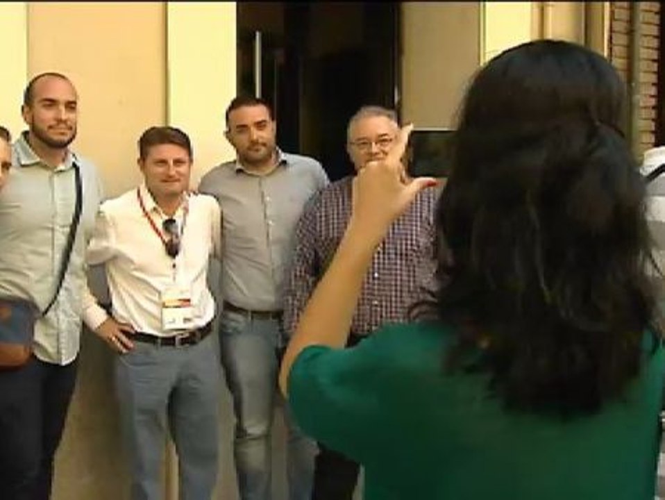 Los militantes socialistas siguen con entusiasmo la regeneración del partido