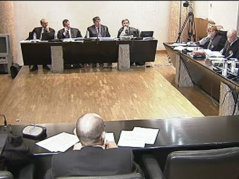 El juez Elpidio Silva se niega a declarar después de que la sala no admita que cambie de abogado