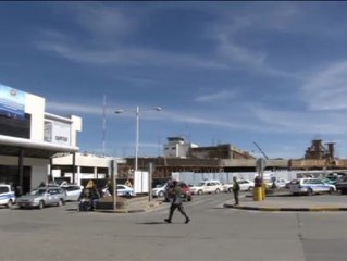 Un hombre apuñala a 11 personas en el aeropuerto de La Paz