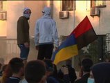 Ladrillos y huevos contra la embajada rusa en Kiev