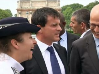 Télécharger la video: El primer ministro francés se reúne en Madrid con Mariano Rajoy y Pedro Sánchez