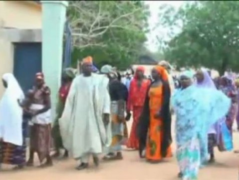 Las madres de las 200 niñas secuestradas en Nigeria piden una acción del gobierno