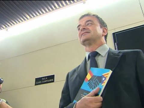 Jesús Posada y Rosa Díez acompañan a Alfred Bosch en la presentación de su libro en el Congreso