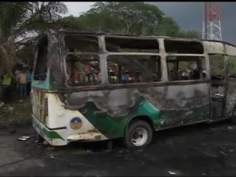 Al menos 32 niños mueren calcinados en un autobús en Colombia