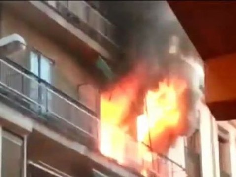 Un fuerte incendio calcina una vivienda granadina