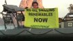 Protesta de Greenpeace con el mítico Rainbow Warrior en la costa de Ibiza