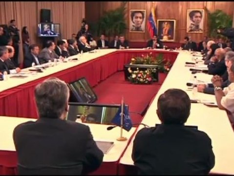El gobierno y la oposición de Venezuela se sientan a dialogar