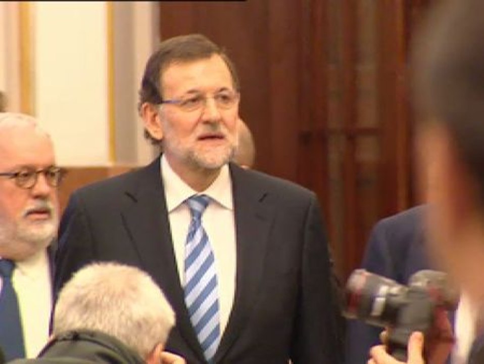 Rajoy a la salida del Congreso: "Estoy muy bien, además tengo que estar en forma que mañana continúa a las nueve"