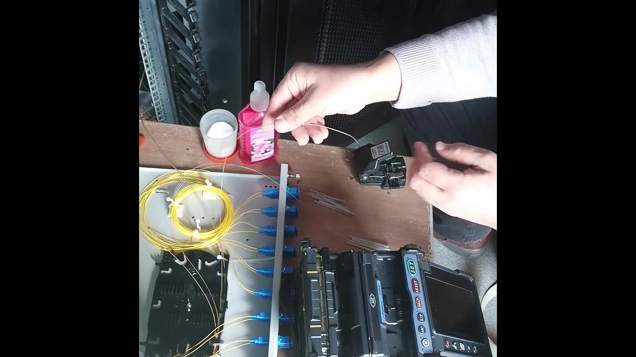 Sahada Fiber Optik Kablo Sonlandırma