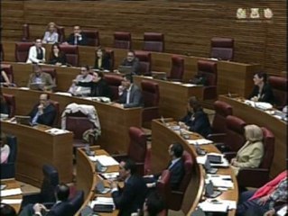 Una &#039;bronca&#039; en el parlamento valenciano obliga a suspender el pleno