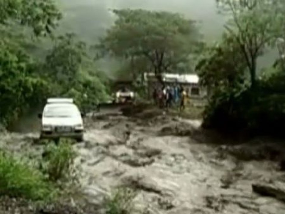 Las inundaciones desbordan varios ríos al norte de Perú
