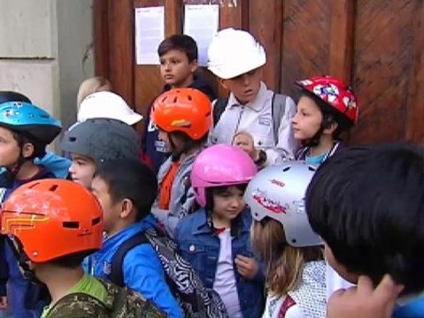 Los cascos invaden las aulas de un cole valenciano