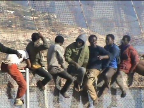 Acnur denuncia que la Guardia Civil impidió a Cruz Roja atender a los inmigrantes heridos de la valla de Melilla