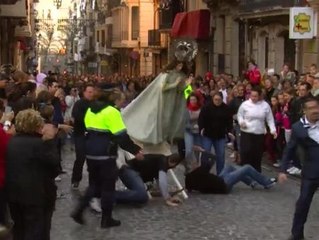 Doble caída de la imagen de la Virgen en Alcoi