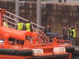 Llegan a puerto los cuerpos de los tres fallecidos en el hundimiento de un pesquero en Vigo