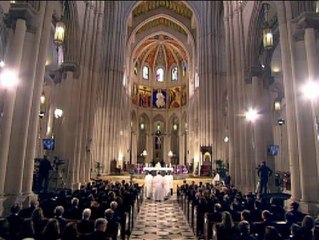 Máxima representación política en el funeral de Estado de Suárez