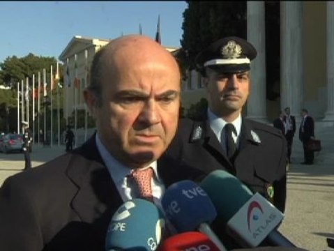 De Guindos admite que la baja inflación plantea dificultades a la economía española