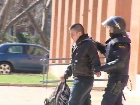 La policía detiene a 50 estudiantes que habían tomado el Vicerrectorado de la Complutense