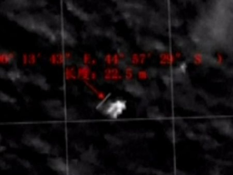 China localiza en el Índico posibles restos del avión malasio