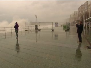 El oleaje del mar en Gijón sorprende hasta a los vecinos