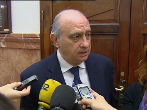 Fernandez Díaz 'invita' a los diputados a visitar las fronteras de Ceuta y Melilla