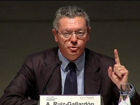 Llamazares acusa a Gallardón de mentir cuando dice que su gobierno no ha indultado a políticos corruptos