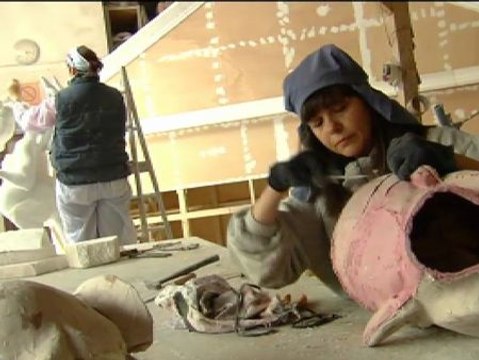 Los talleres falleros trabajan a contra reloj para terminar las últimas figuras