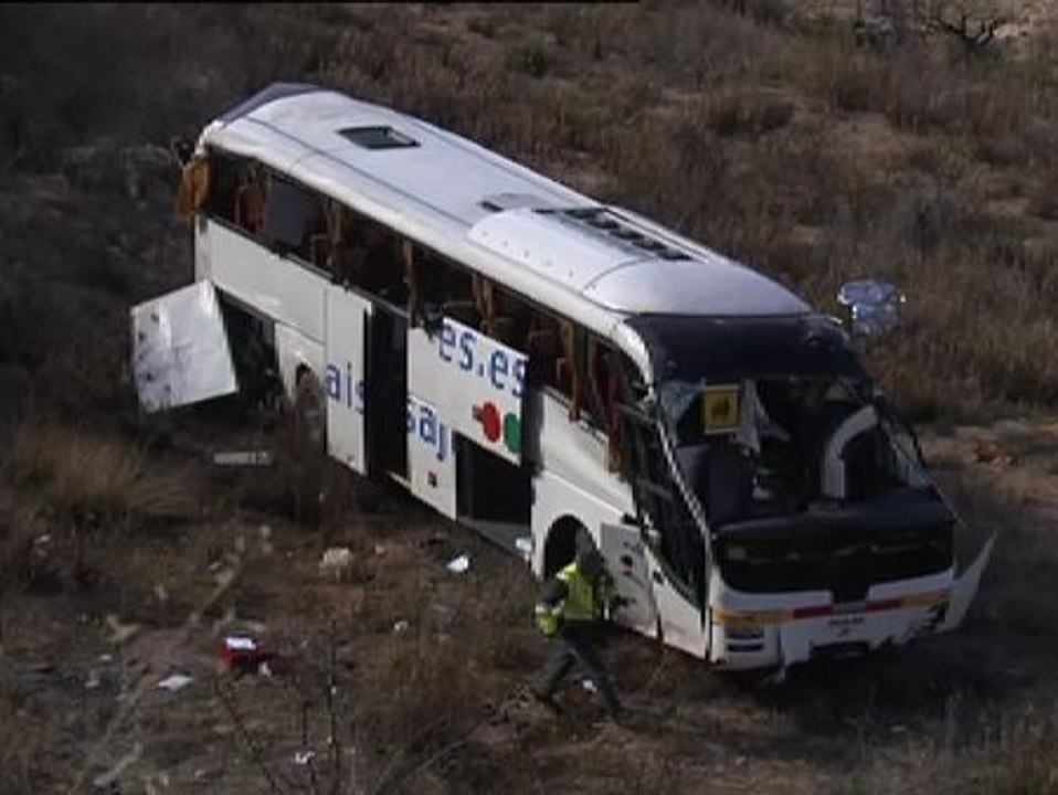 Dos menores heridos graves en un accidente de autobús en Valencia ...