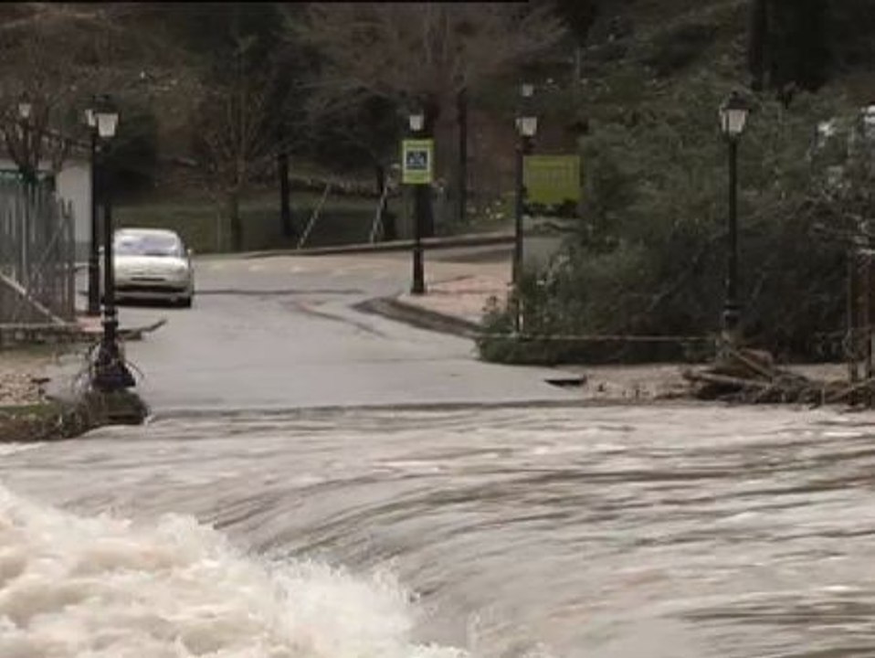 200 vecinos incomunicados en Jaén por las riadas