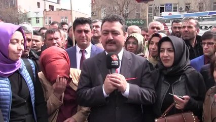 Seçimi Kazanan Başkan Makam Koltuğunu Yaktı