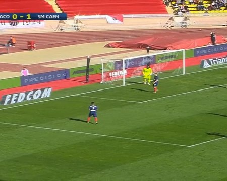 لقطة: الدروي الفرنسي: سامبا يتصدى لكرة جوفيتتش بطريقة استعراضية