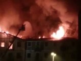 42 familias desalojadas tras tomarse las uvas a causa de un incendio en dos edifificios de Pajares