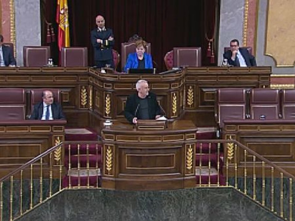 Cayo Lara a Rajoy: "Debería usted decirle a algunos que Suiza no es una comunidad autónoma de España"