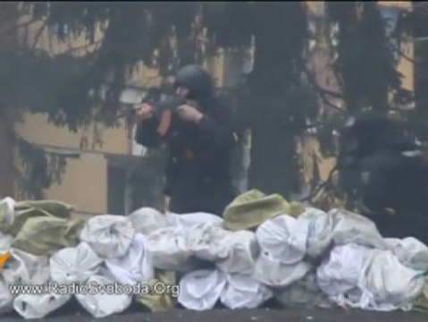 Los francotiradores de Yanukóvich causan estragos entre los opositores