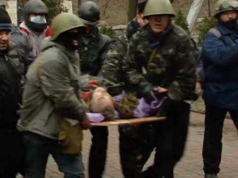 La Policía ucraniana carga con munición real contra los manifestantes
