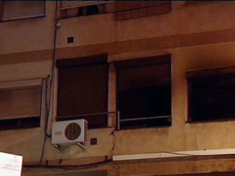Rescatada una mujer del incendio de su casa