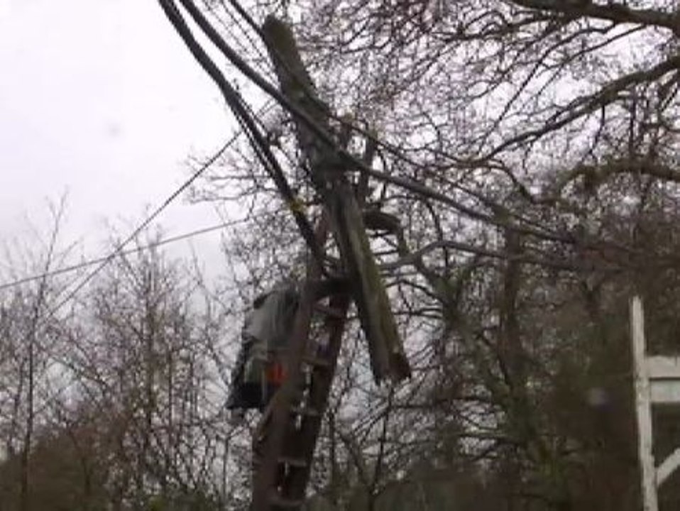 Vientos de 160 kilometros por hora causan destrozos en toda Galiacia