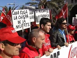 Скачать видео: Multitudinarias manifestaciones en Alicante y Valencia contra el ERE de Coca Cola