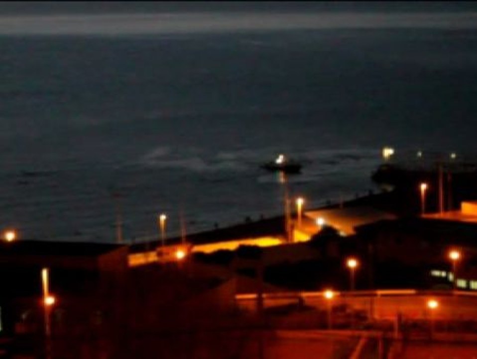 Gritos en la frontera del espigón en Ceuta