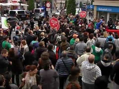 La PAH de Alicante se manifiesta por la dación en pago