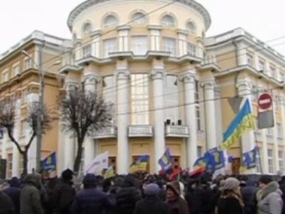 Pleno extraordinario del parlamento ucraniano para poner fin a las protestas