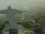 Un rayo daña la estatua del Cristo Redentor de Río de Janeiro